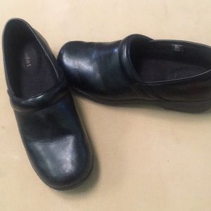 safeTstep, Slip Resistant comfort walking shoes